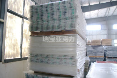 PVC板和亞克力板材的區別及各自用途